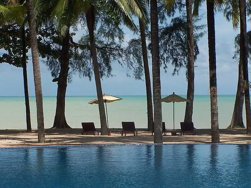 Отель Royal Bangsak Beach Resort Кхаулак